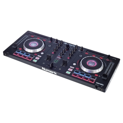 MixTrack Platinum DJ контроллер