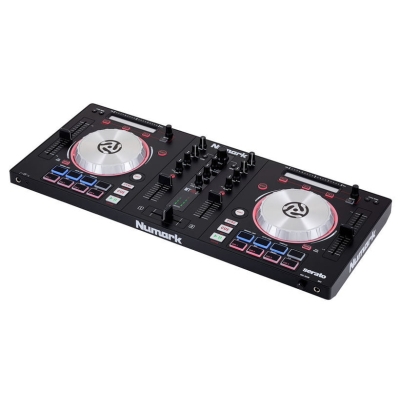 MixTrack Pro 3 DJ контроллер