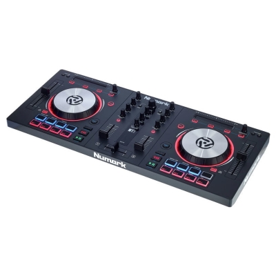 DJ контроллер MixTrack 3